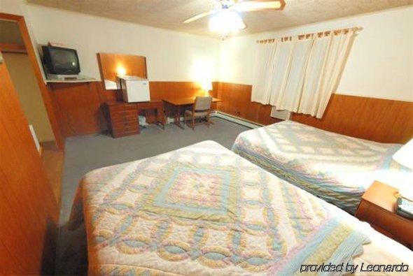The Riverside Inn Stowe Room photo