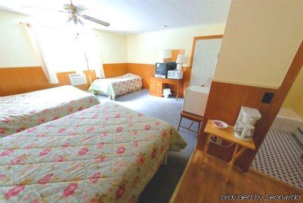 The Riverside Inn Stowe Room photo